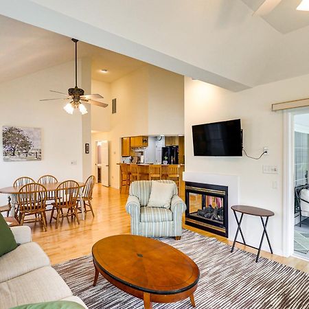 Sunny Lewes Home With Sunroom, Deck And Pond View Bagian luar foto