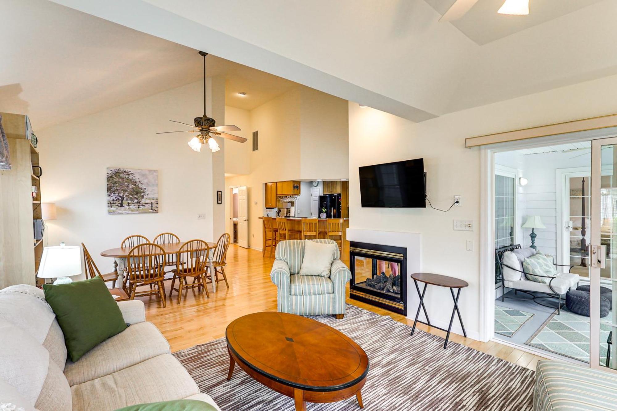 Sunny Lewes Home With Sunroom, Deck And Pond View Bagian luar foto