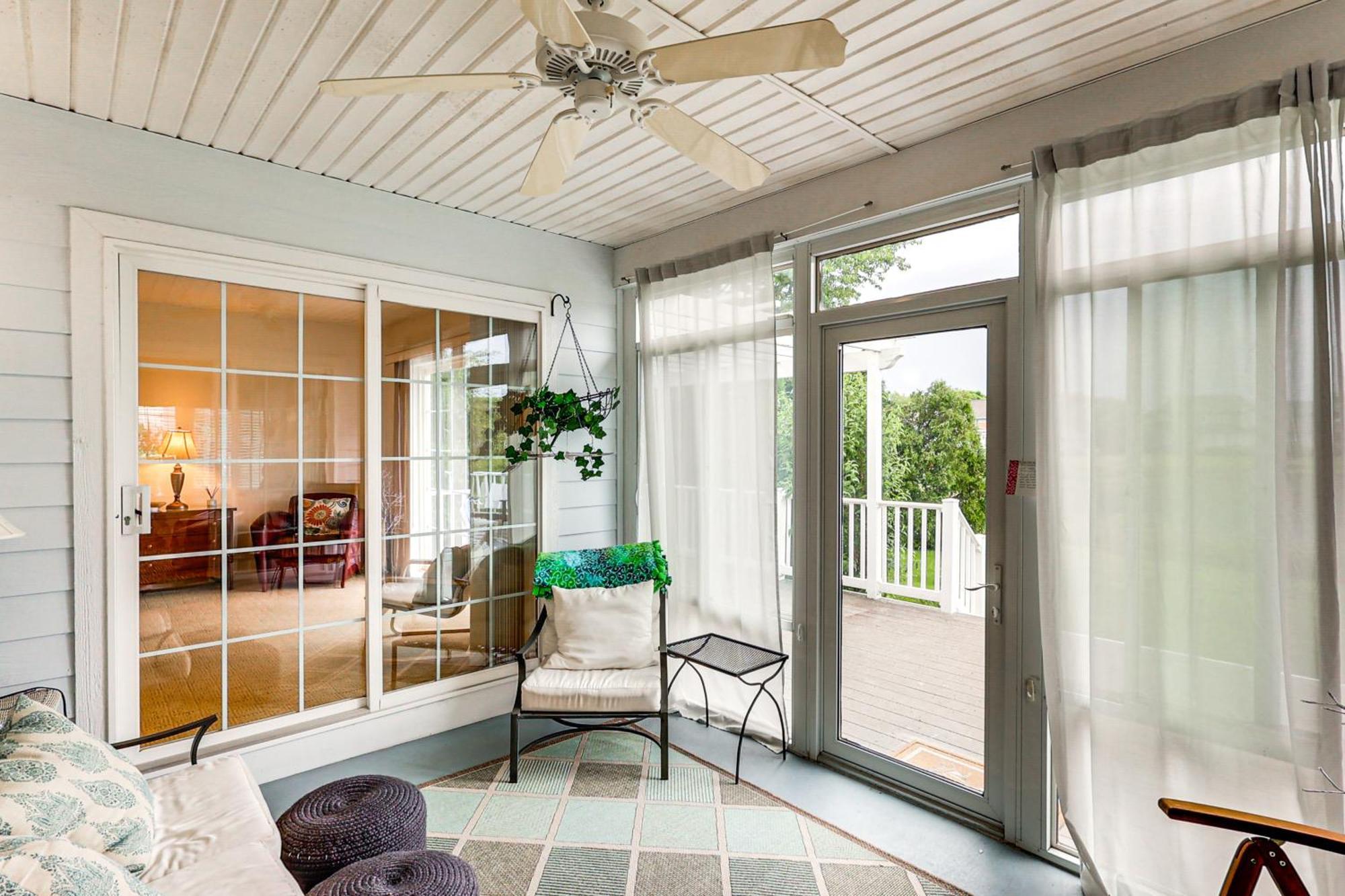 Sunny Lewes Home With Sunroom, Deck And Pond View Bagian luar foto