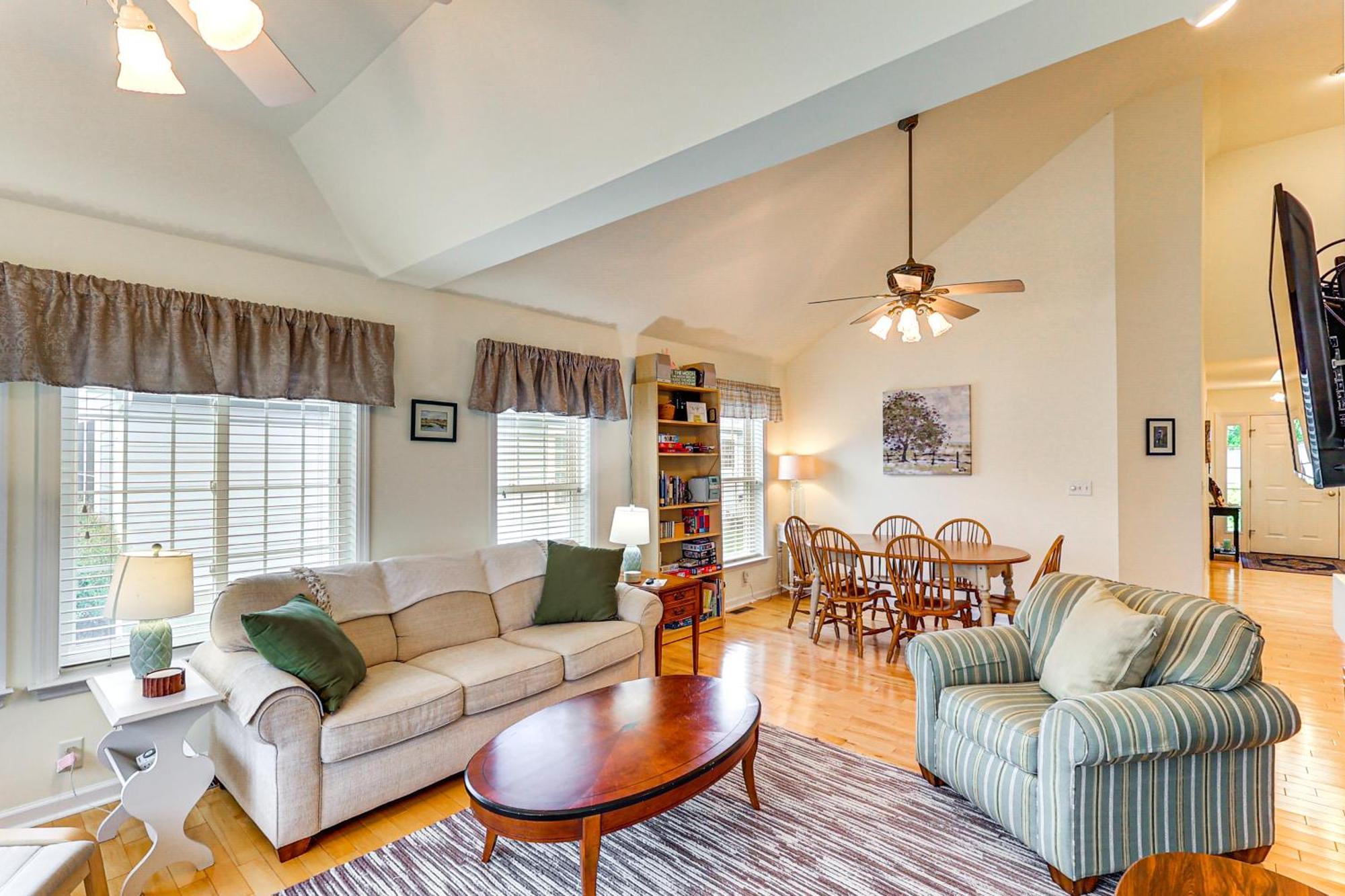 Sunny Lewes Home With Sunroom, Deck And Pond View Bagian luar foto