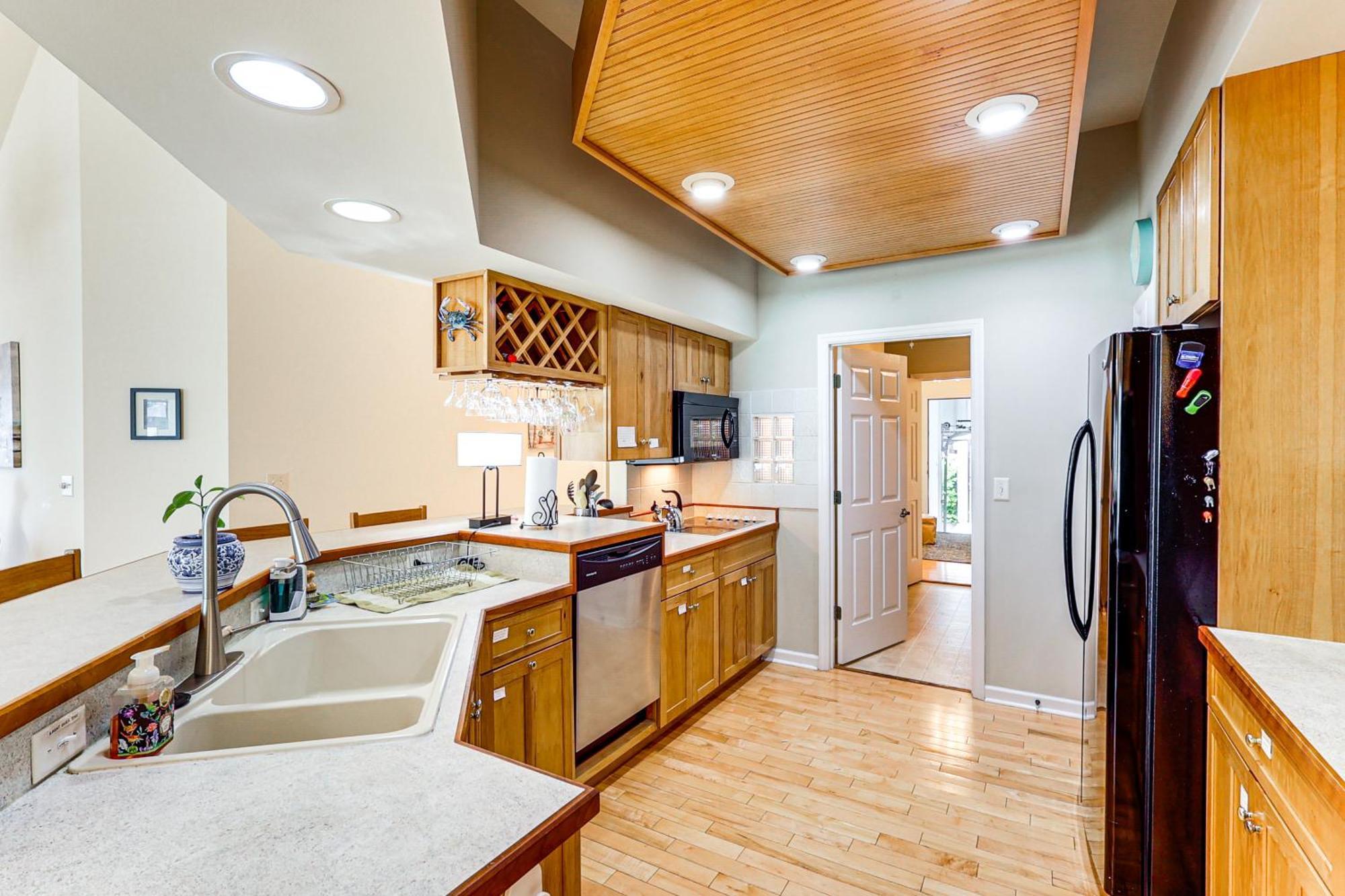 Sunny Lewes Home With Sunroom, Deck And Pond View Bagian luar foto