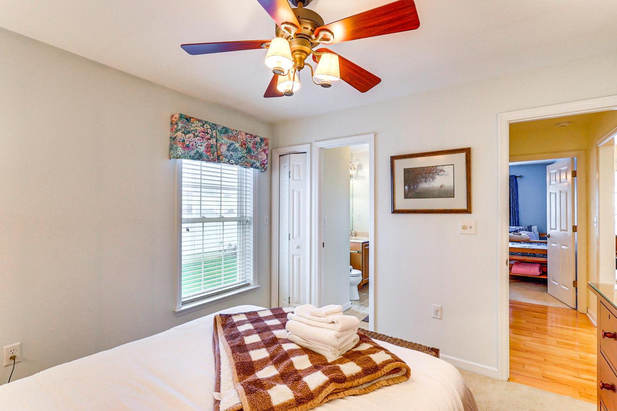 Sunny Lewes Home With Sunroom, Deck And Pond View Bagian luar foto