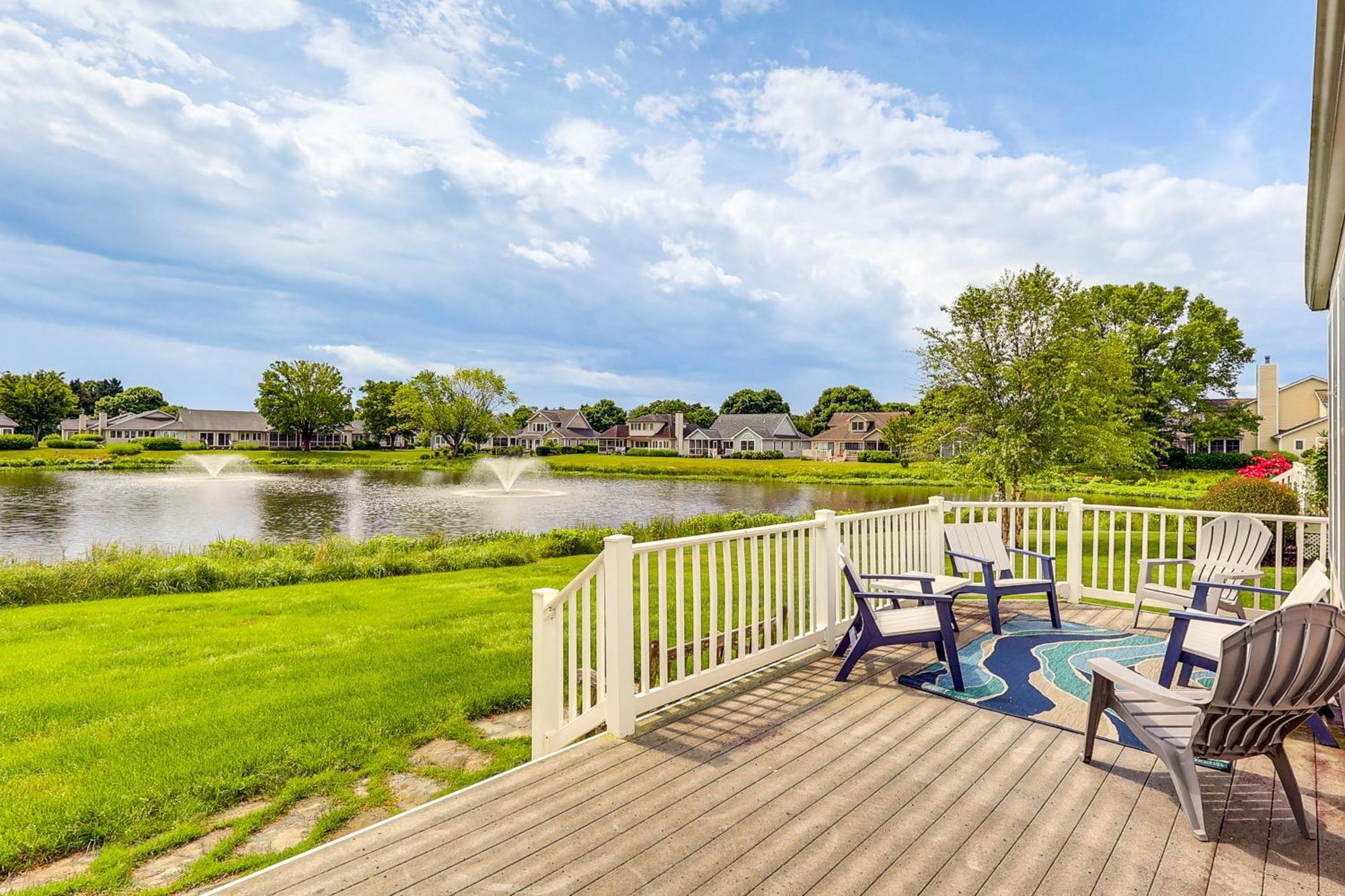 Sunny Lewes Home With Sunroom, Deck And Pond View Bagian luar foto