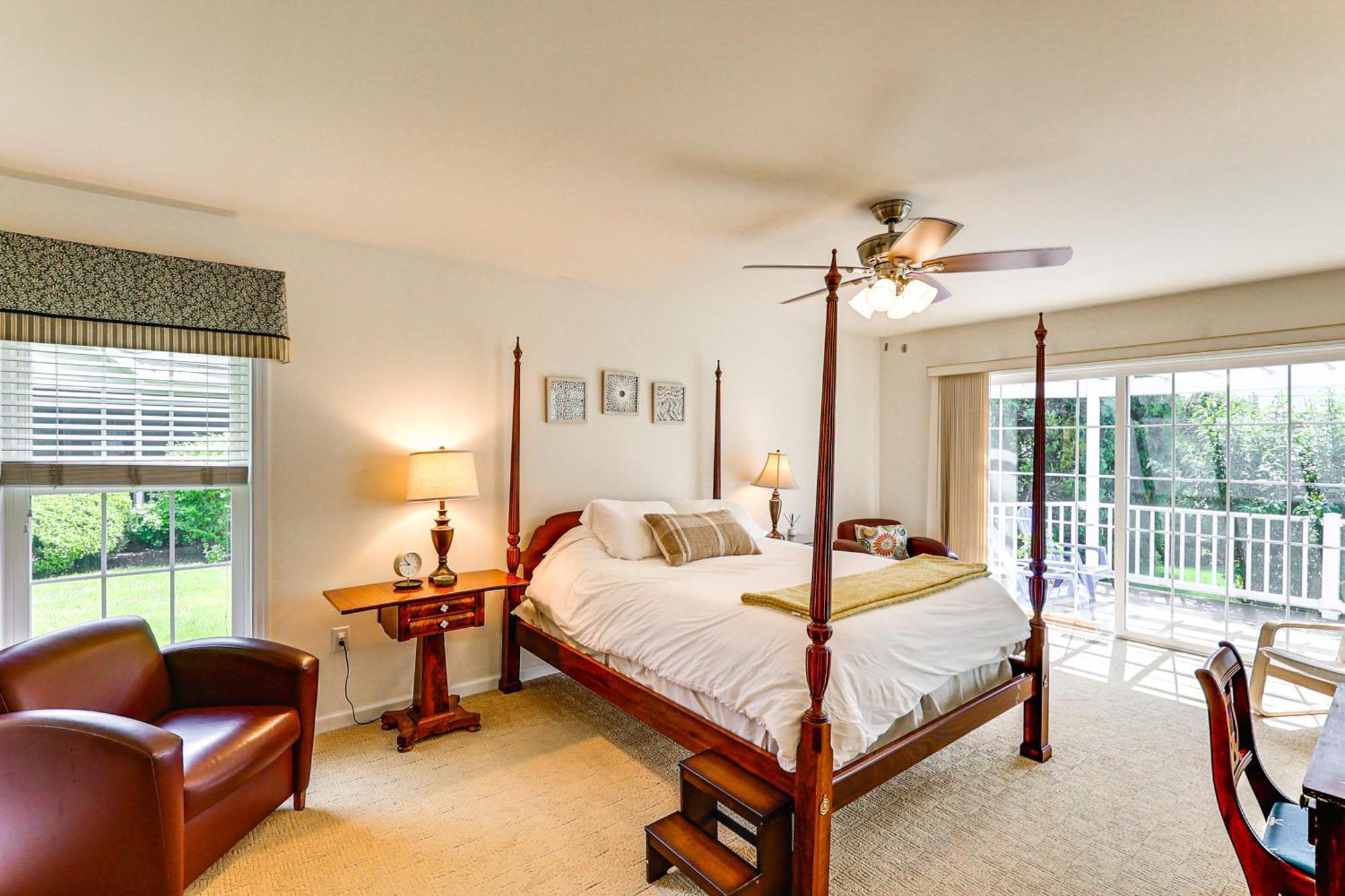 Sunny Lewes Home With Sunroom, Deck And Pond View Bagian luar foto