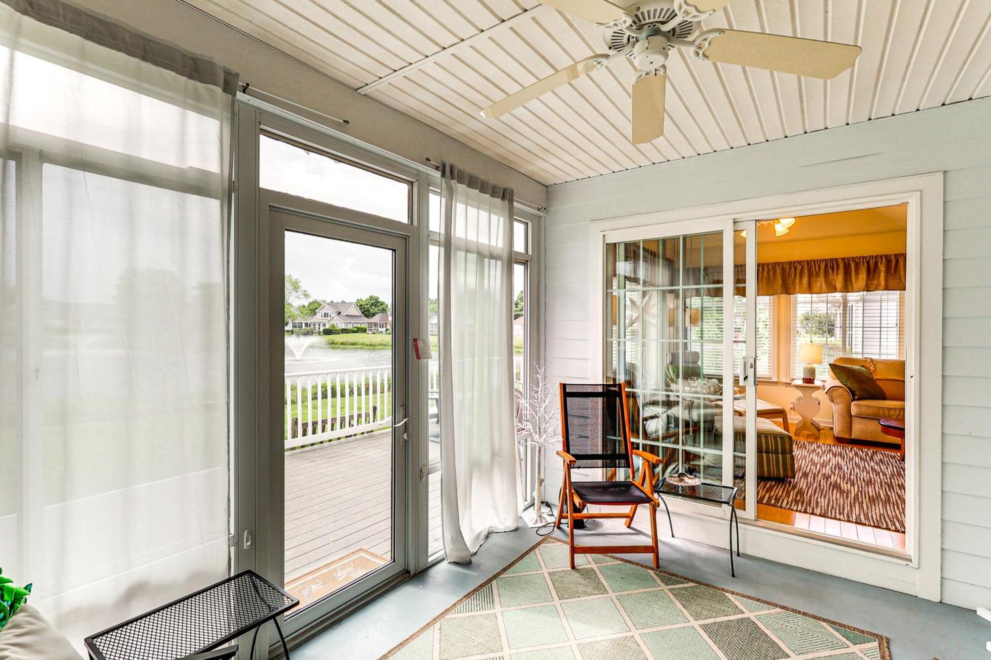 Sunny Lewes Home With Sunroom, Deck And Pond View Bagian luar foto